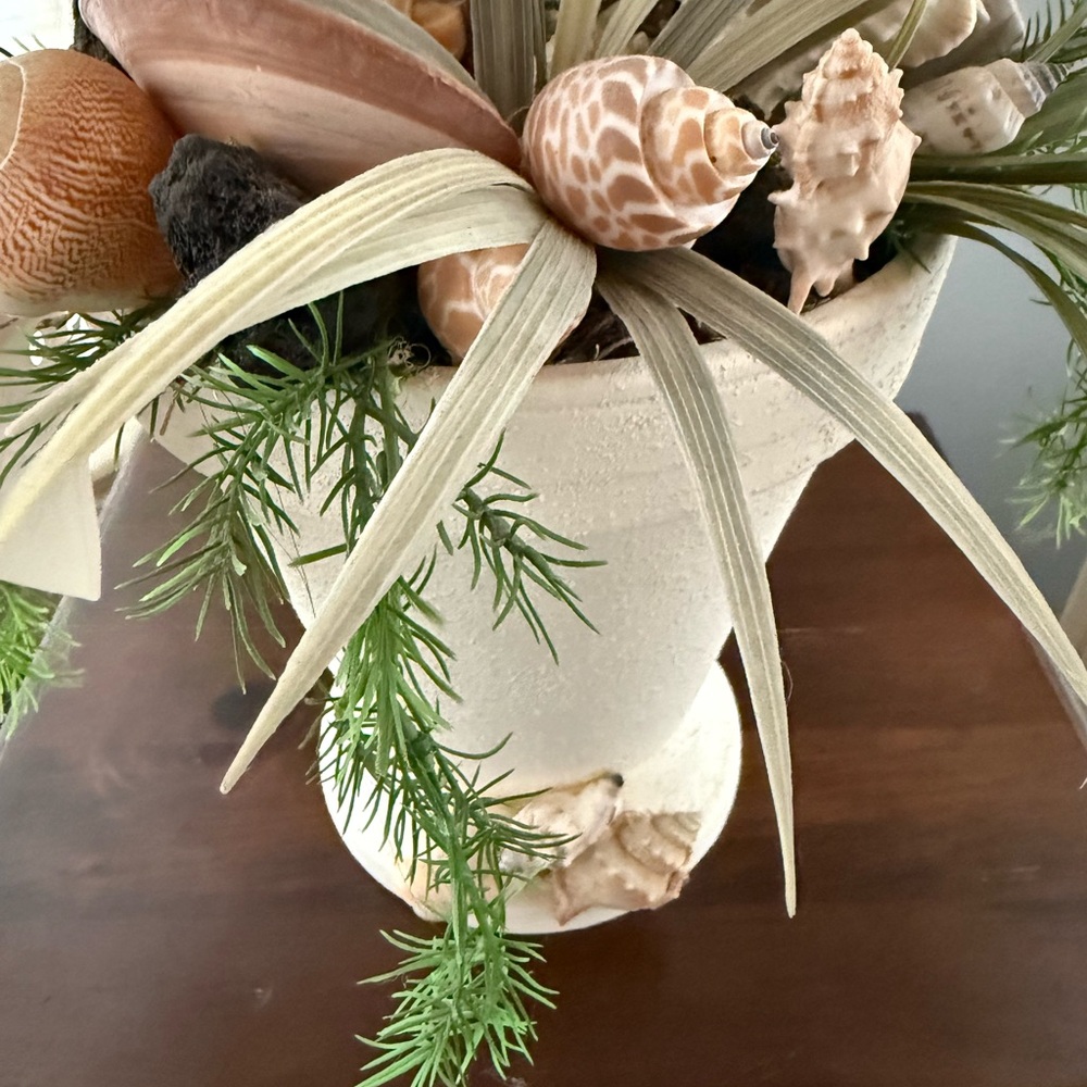 Flower Pot with seashells w/ faux moss & greenery NWT - Picture 2 of 6